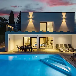 https://villa-san-crystal.in-istria.net